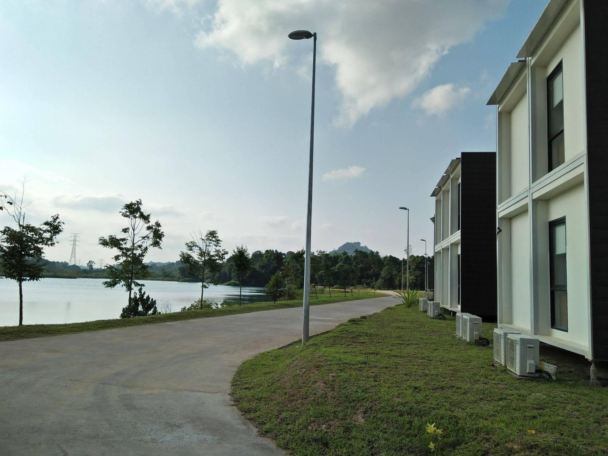 Lakeview Terrace Resort Pengerang Exterior foto